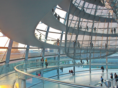 Interno della cupola del Palazzo del Reichstag